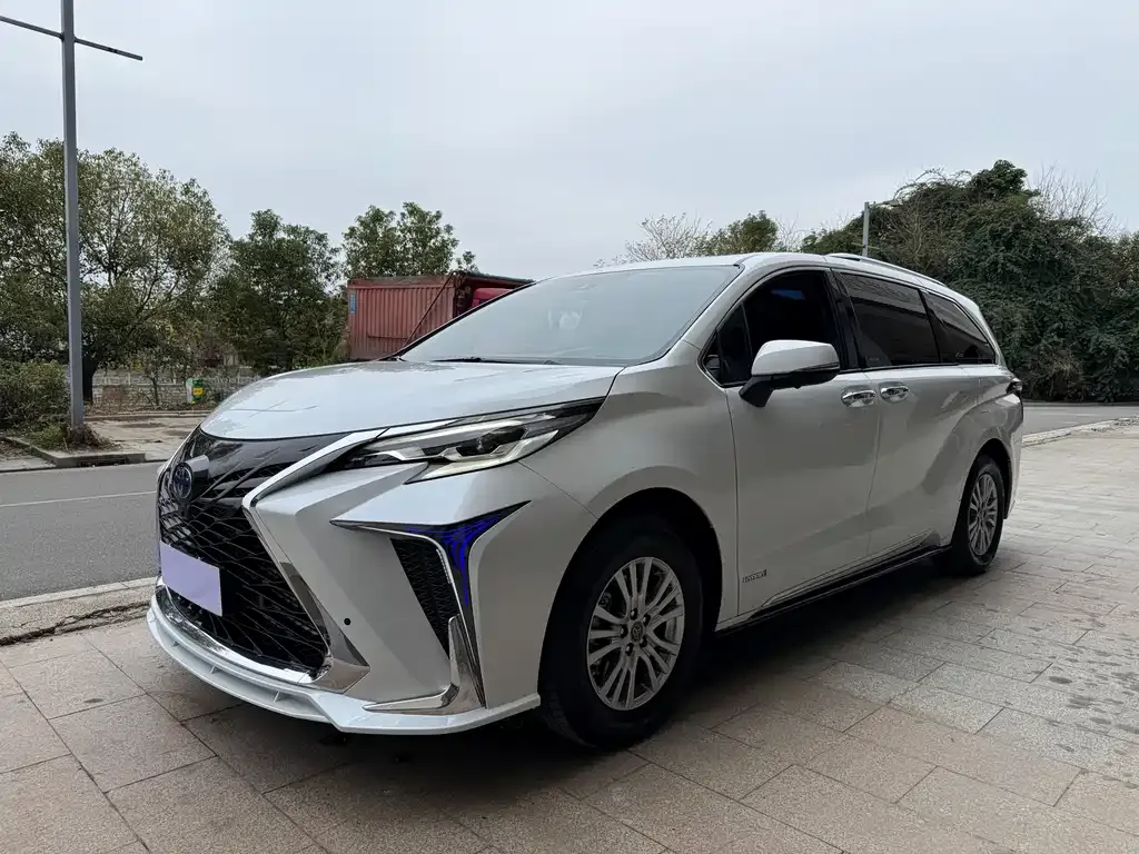 Toyota Sienna 2022 из CN, фото 1