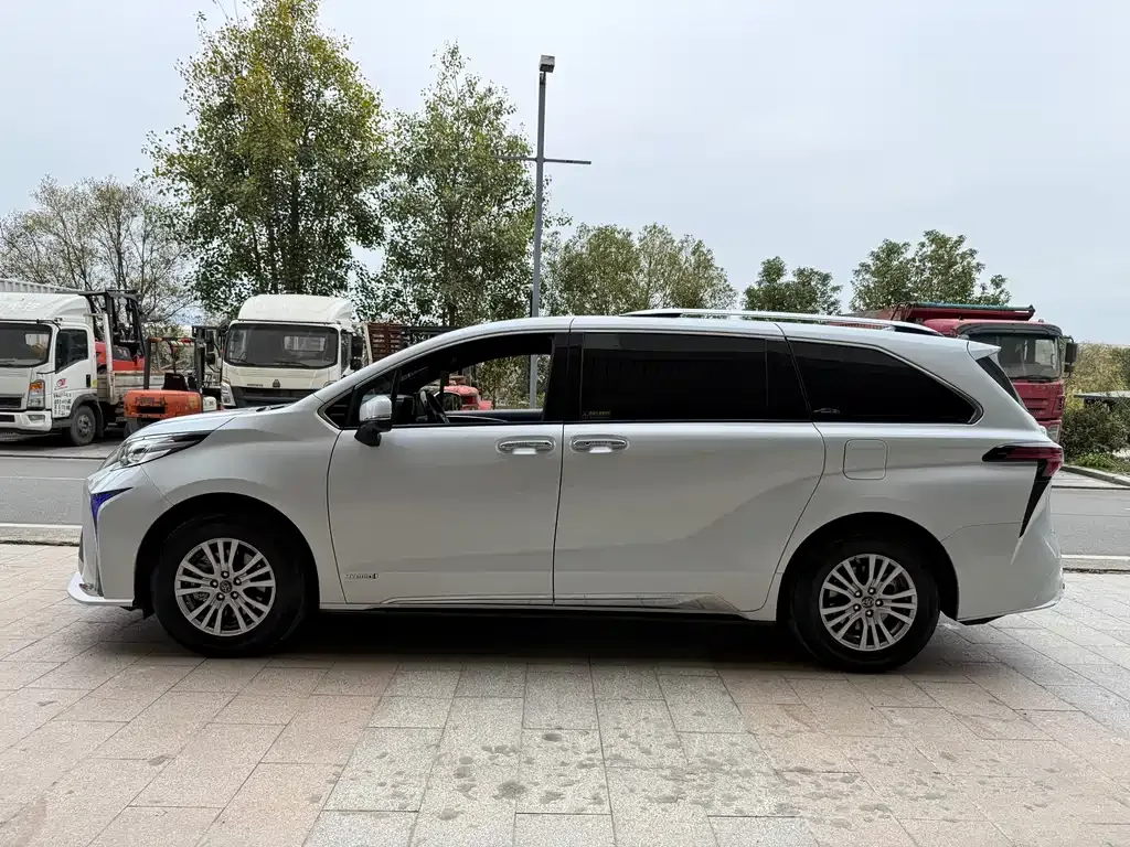 Toyota Sienna 2022 из CN, фото 5
