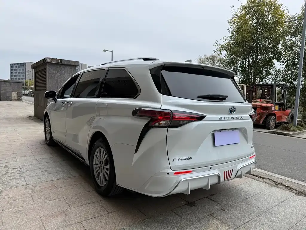 Toyota Sienna 2022 из CN, фото 3