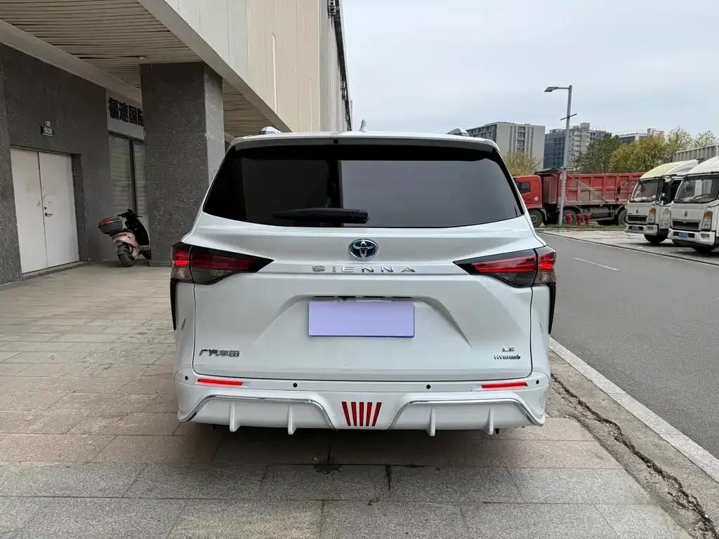 Toyota Sienna 2022 из CN, фото 4