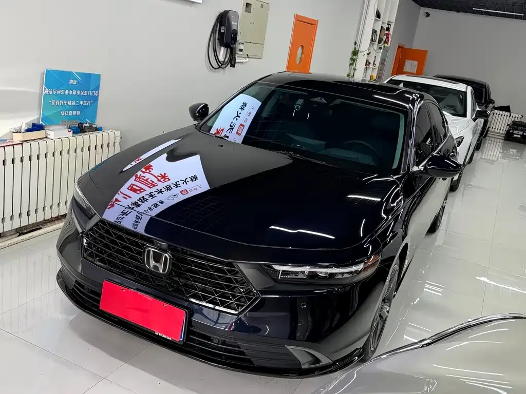 Honda Accord — фото 1