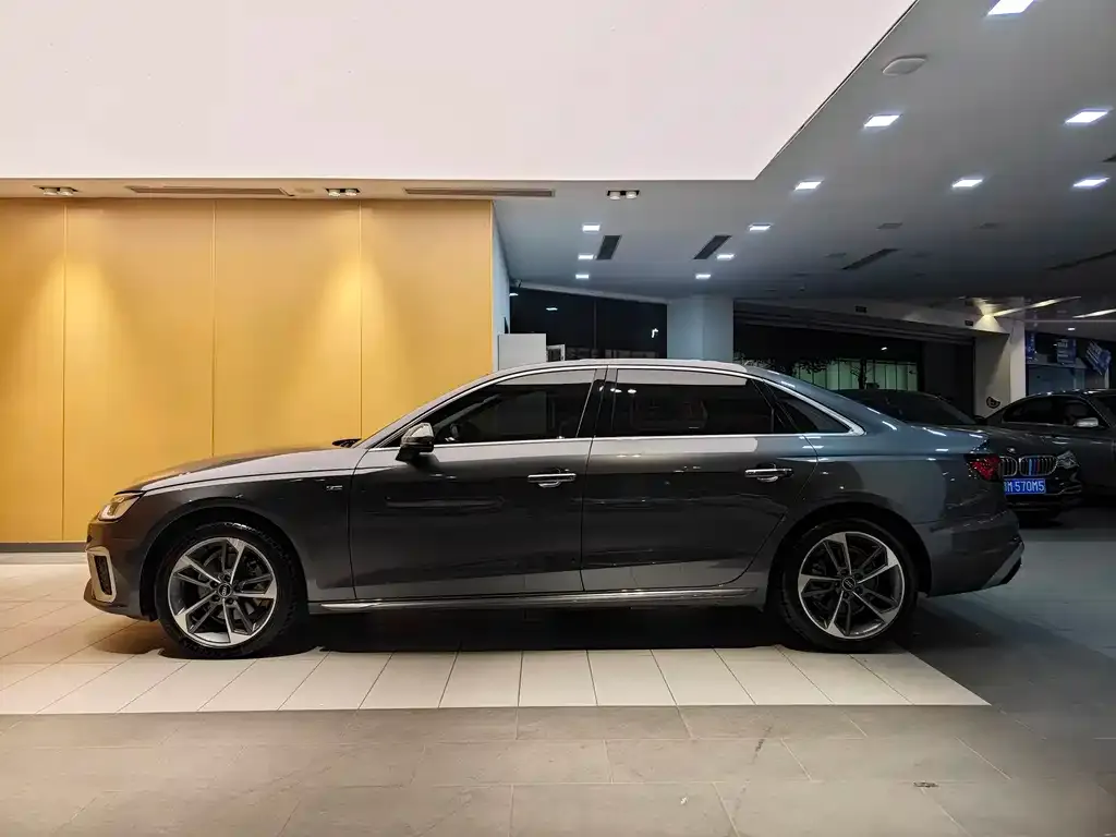 Audi A4L 2024 из CN, фото 10