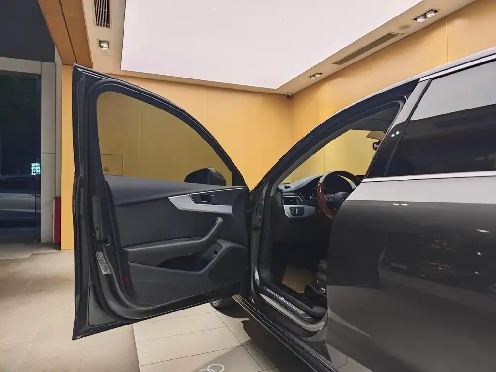 Audi A4L 2024 из CN, фото 5