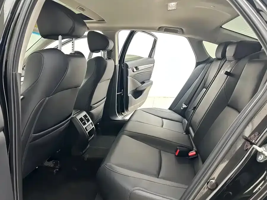 Honda Accord — фото 8