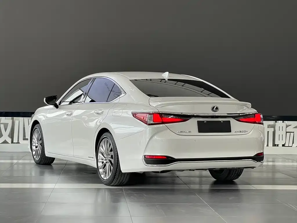 Lexus ES — фото 4