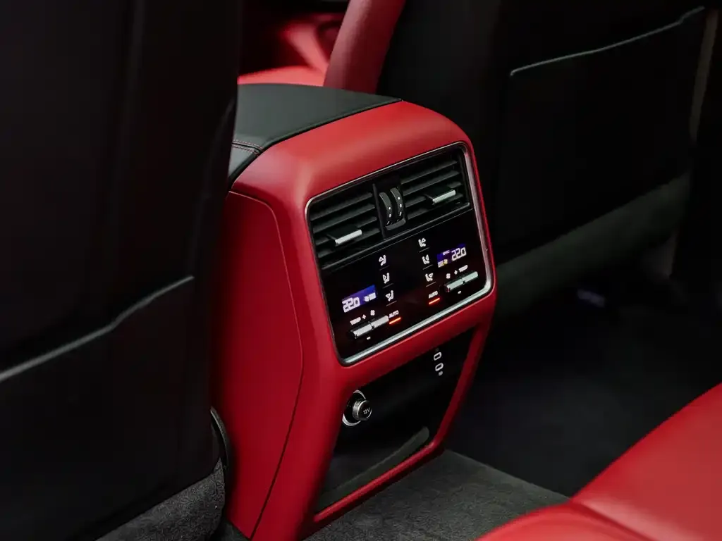 Porsche Cayenne 2023 из CN, фото 2