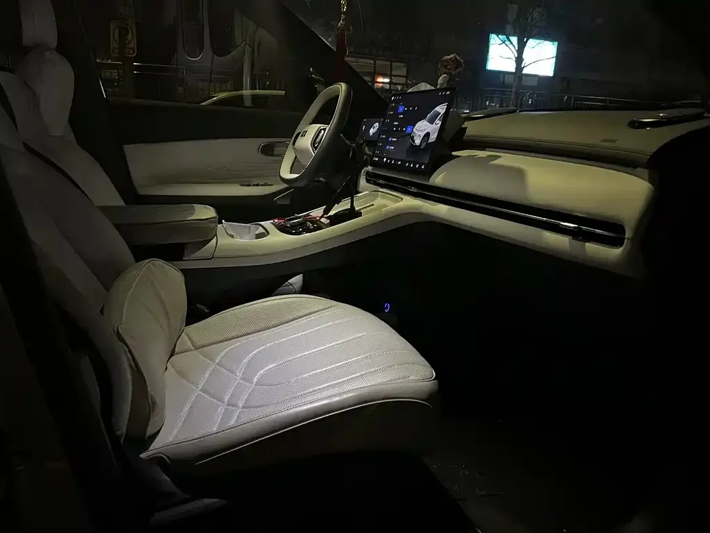 Geely 银河星舰7 — фото 3
