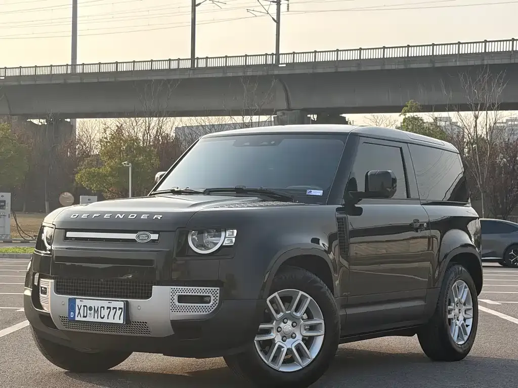 Land Rover Defender — фото 1