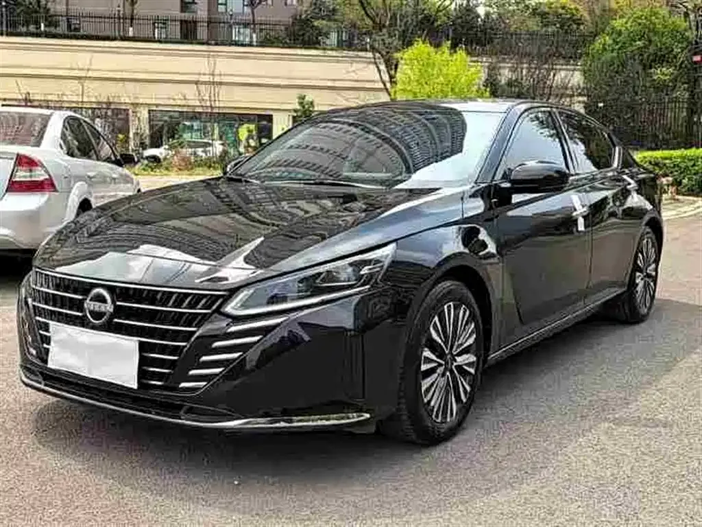 Nissan Teana — фото 1