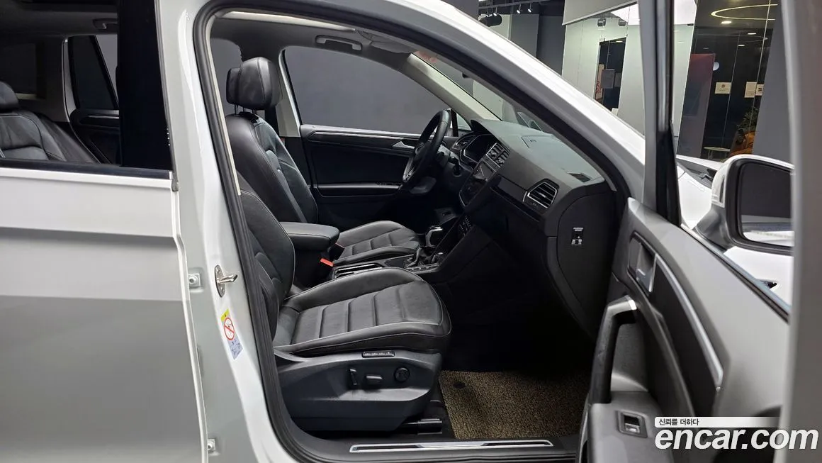 Volkswagen Tiguan — фото 10