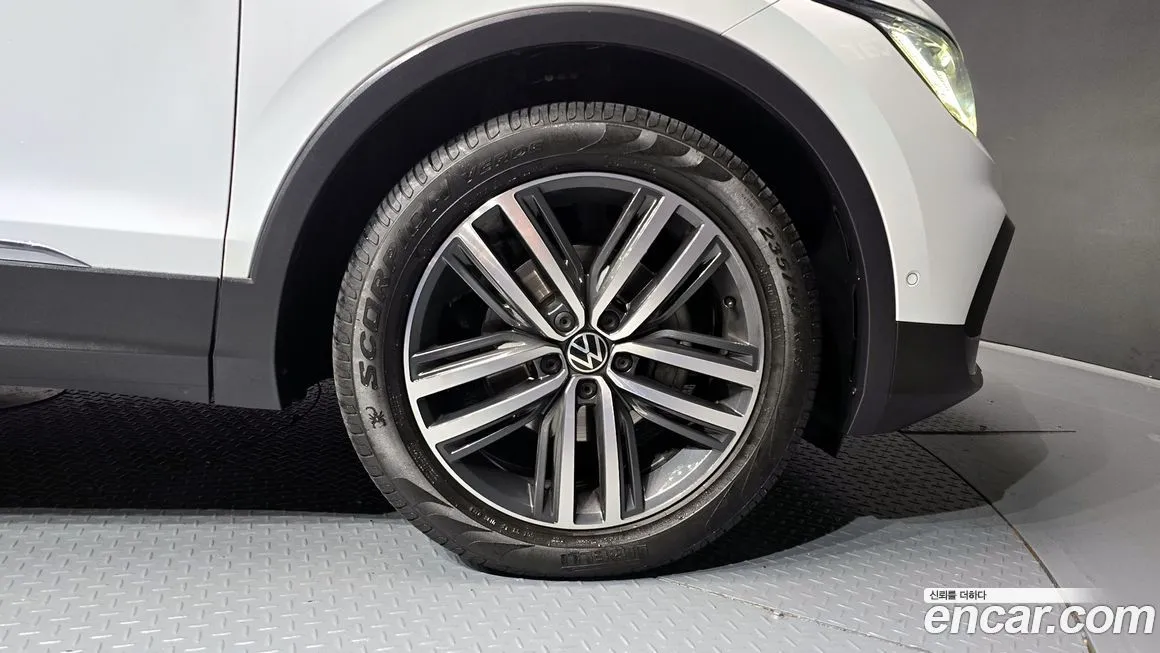 Volkswagen Tiguan — фото 6