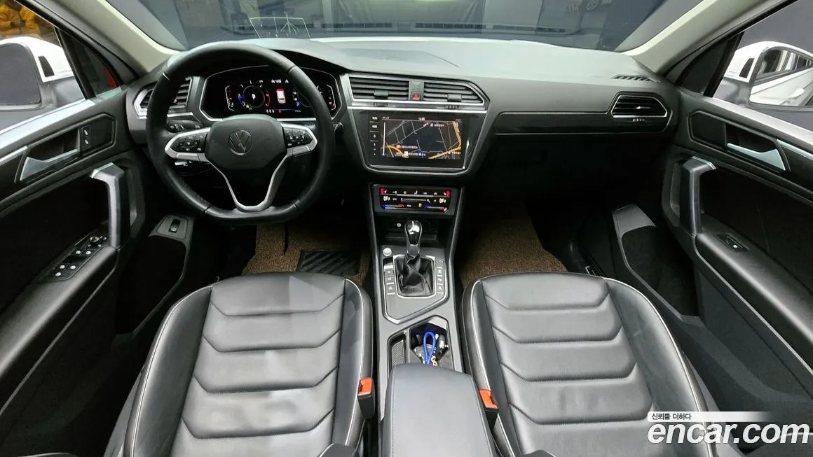Volkswagen Tiguan — фото 8