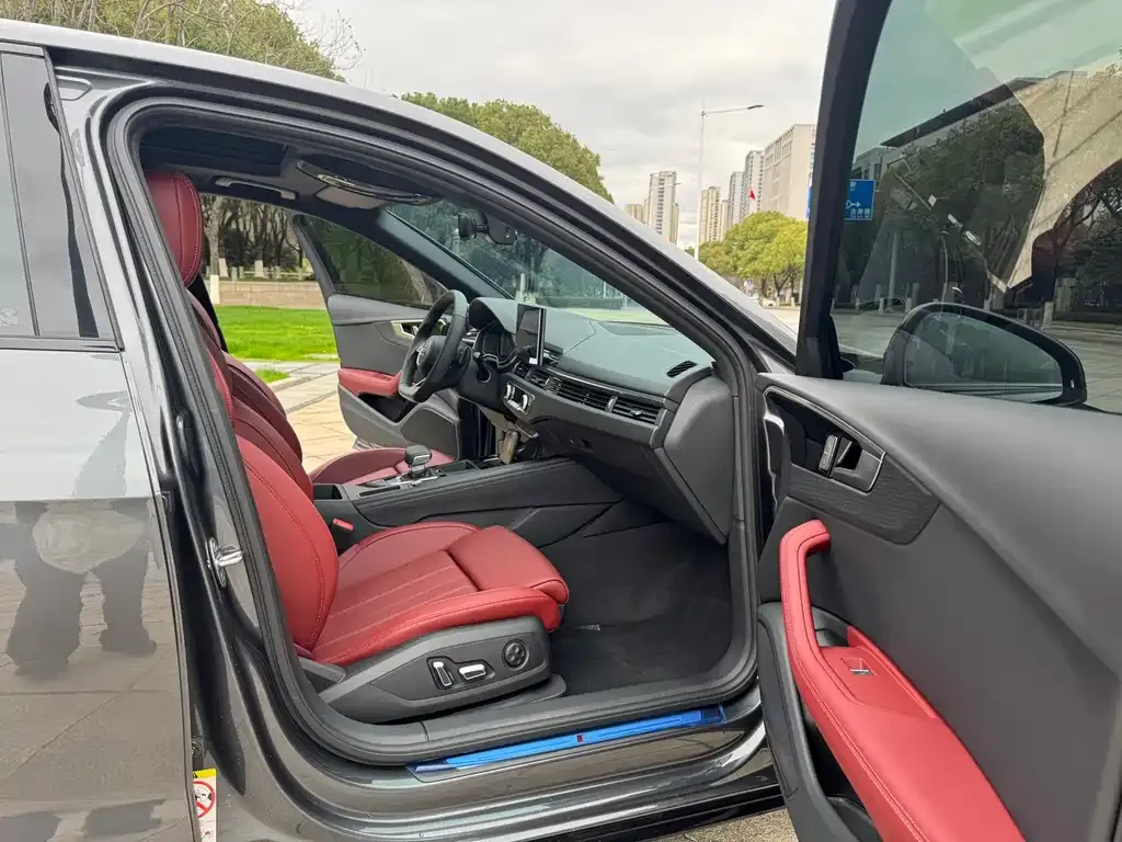 Audi A4L 2024 из CN, фото 8