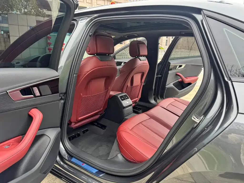 Audi A4L 2024 из CN, фото 3