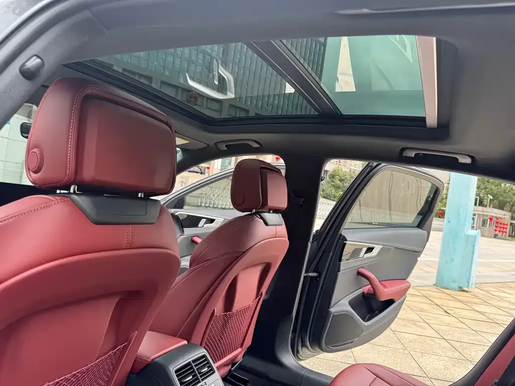 Audi A4L 2024 из CN, фото 9