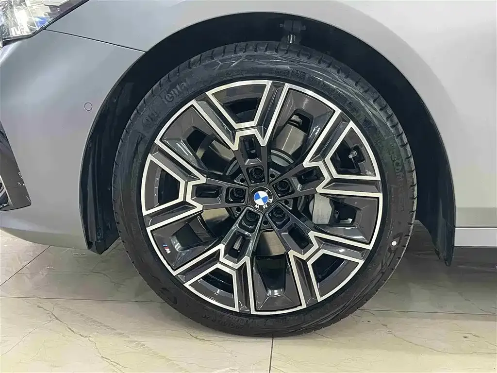 BMW 5 Series 2026 из CN, фото 6