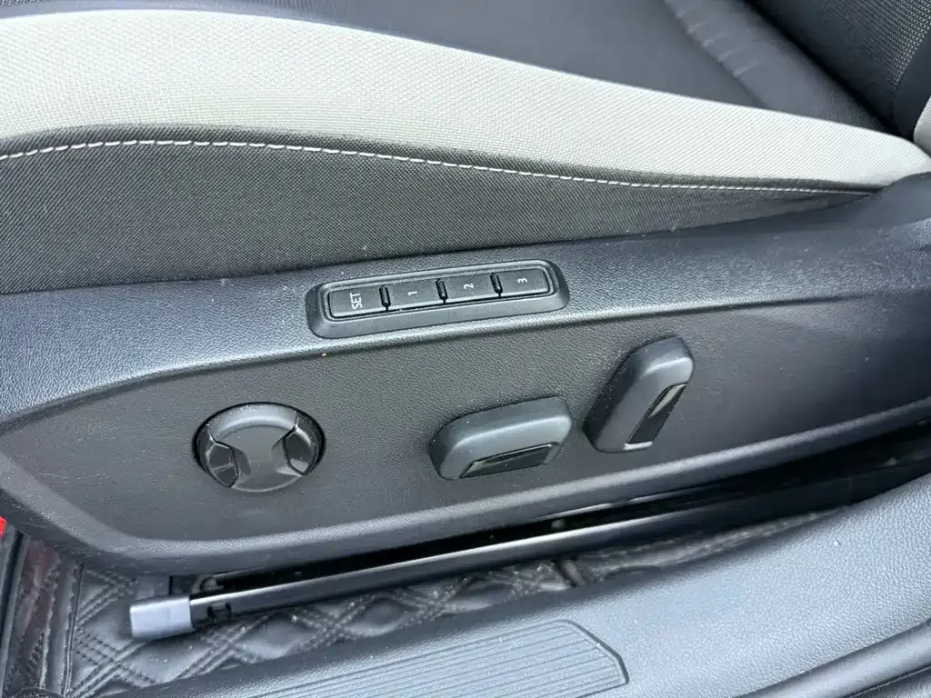 Volkswagen Golf 2023 из CN, фото 10