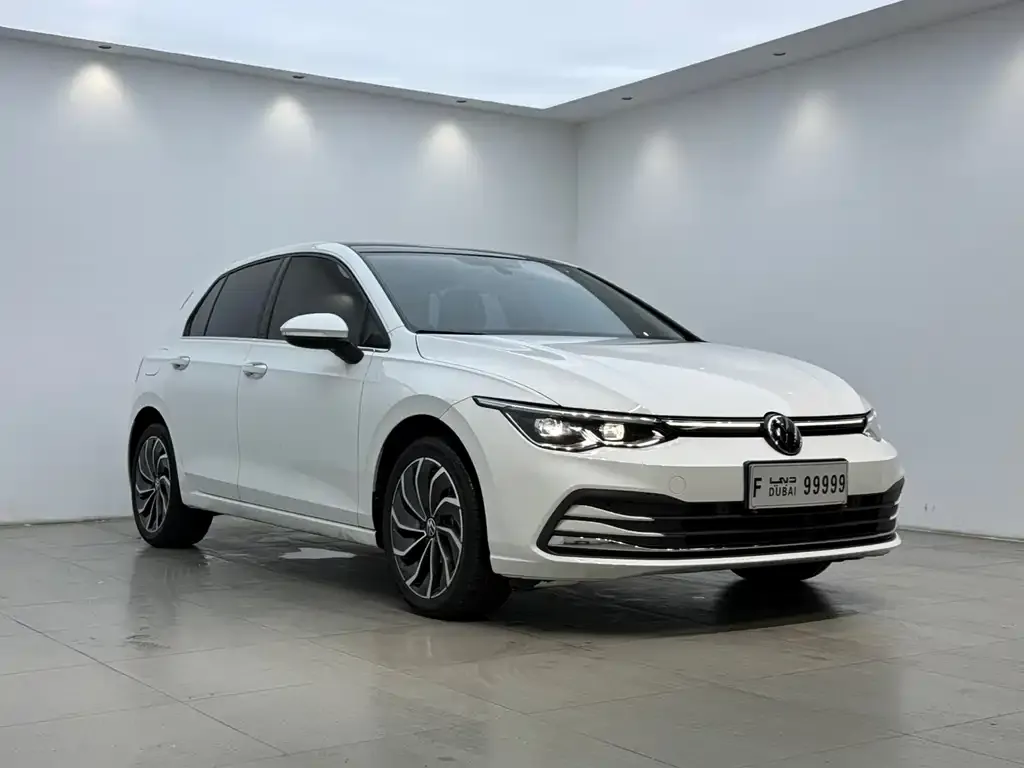 Volkswagen Golf 2023 из CN, фото 2