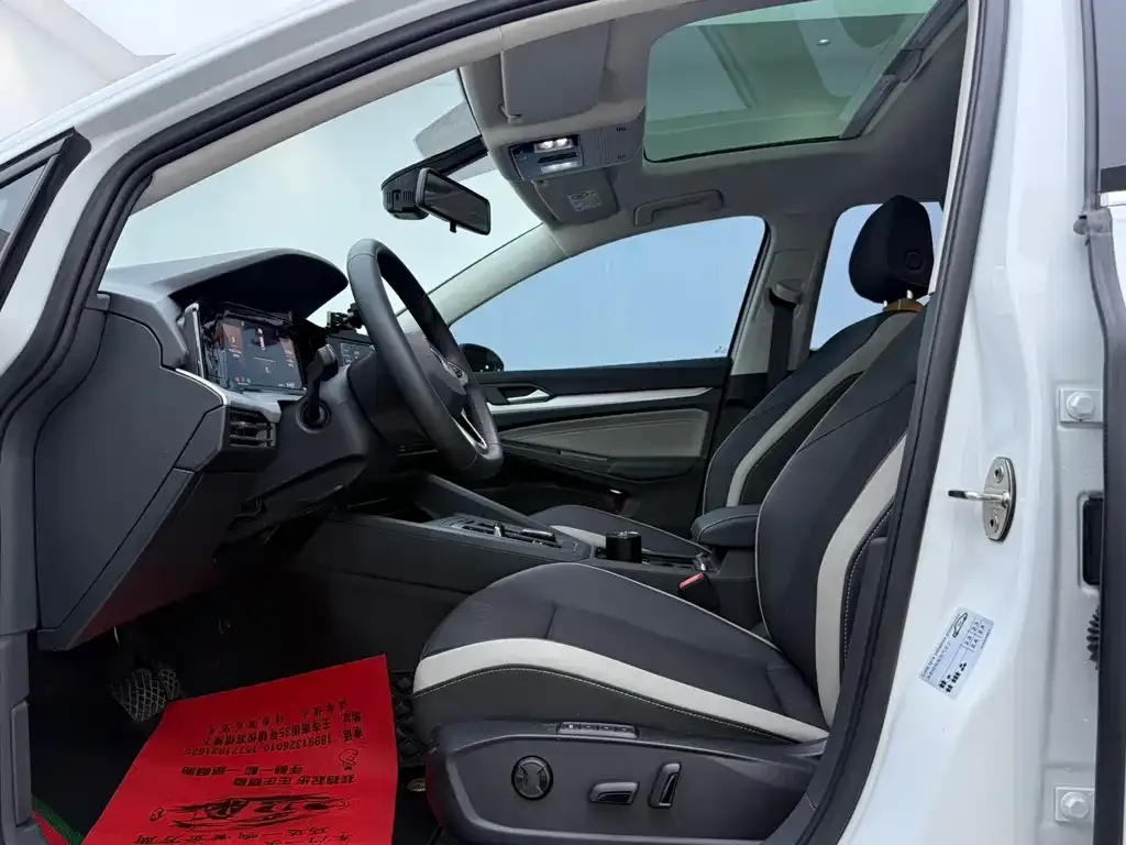 Volkswagen Golf 2023 из CN, фото 4