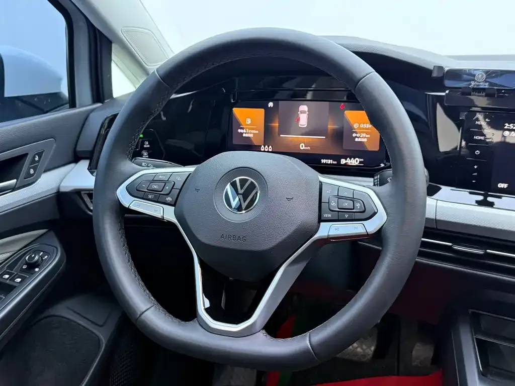 Volkswagen Golf 2023 из CN, фото 7