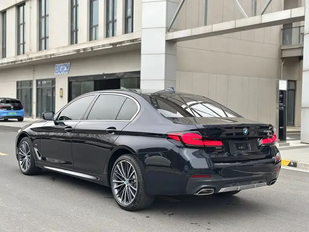 BMW 5 Series — фото 5