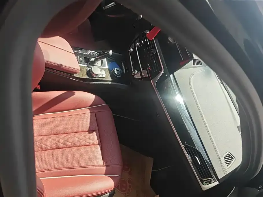 BMW 5 Series 2023 из CN, фото 5