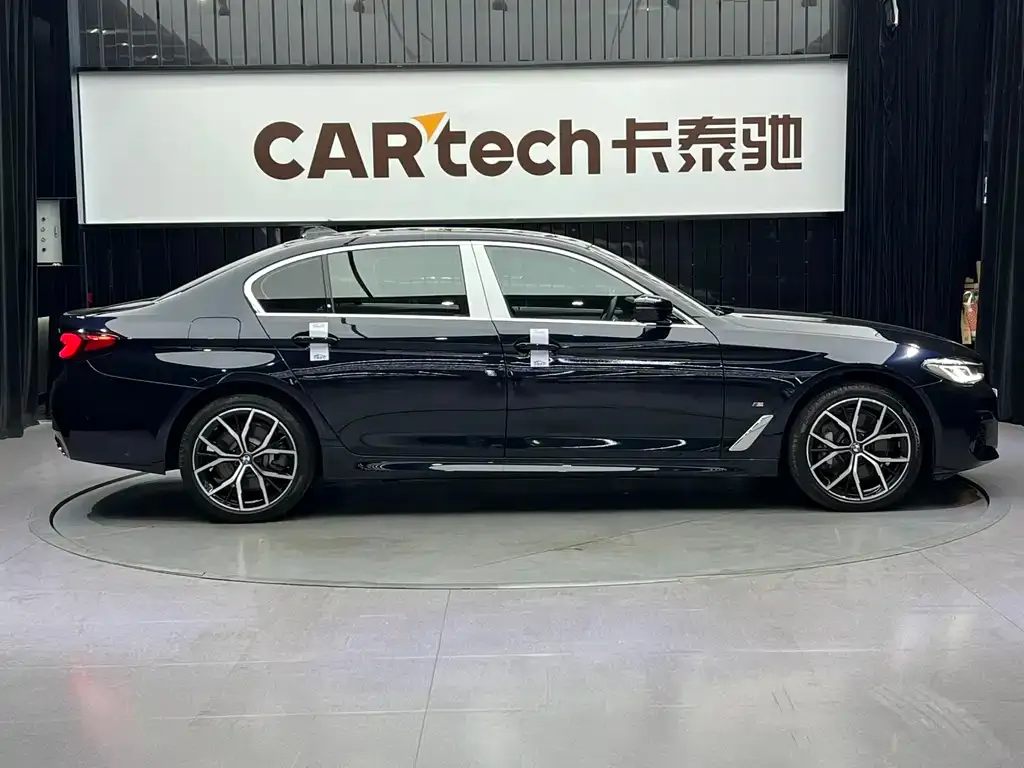 BMW 5 Series 2023 из CN, фото 7