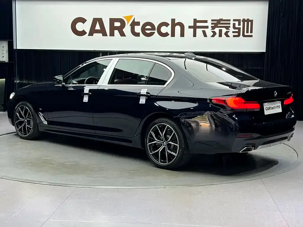 BMW 5 Series 2023 из CN, фото 8
