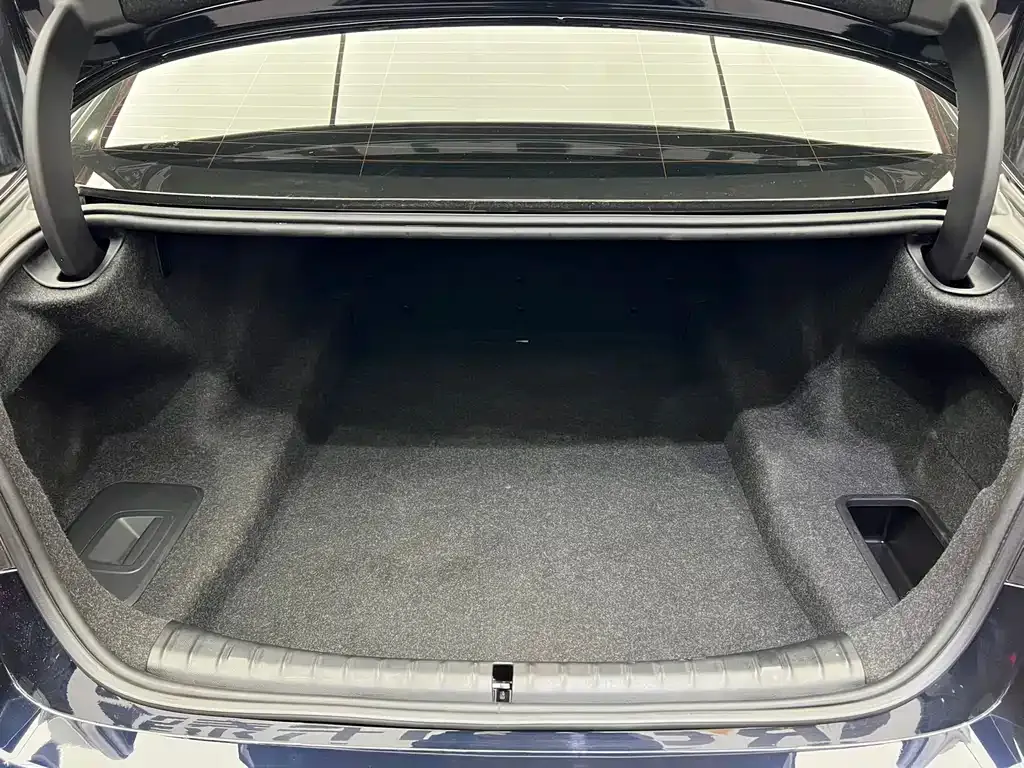BMW 5 Series 2023 из CN, фото 10