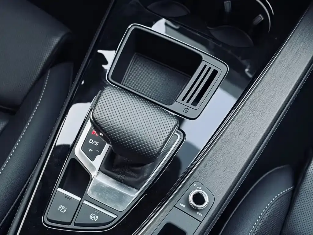 Audi A4L 2024 из CN, фото 8