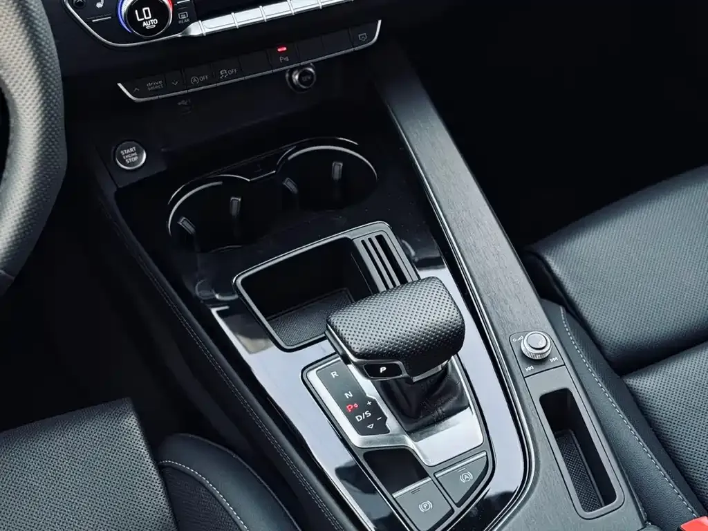 Audi A4L 2024 из CN, фото 10