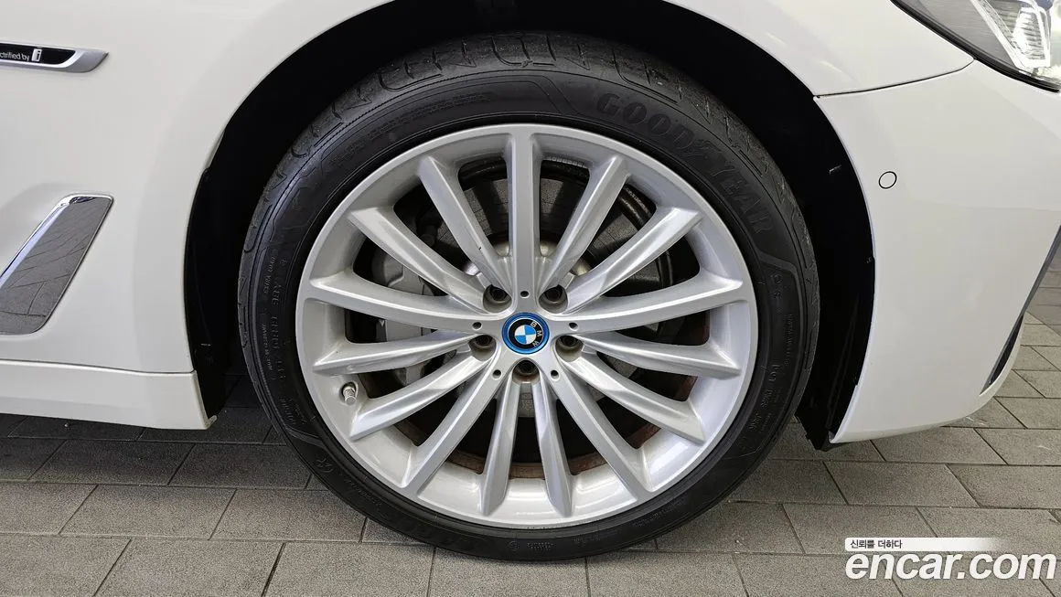 BMW 5-Series 2023 из KR, фото 2