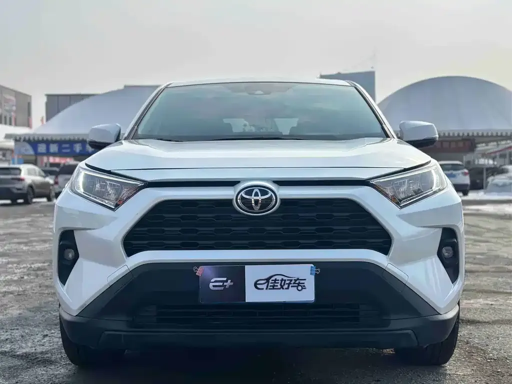 Toyota RAV4 — фото 2