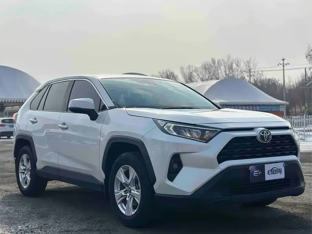 Toyota RAV4 — фото 3