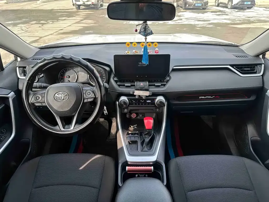 Toyota RAV4 — фото 6