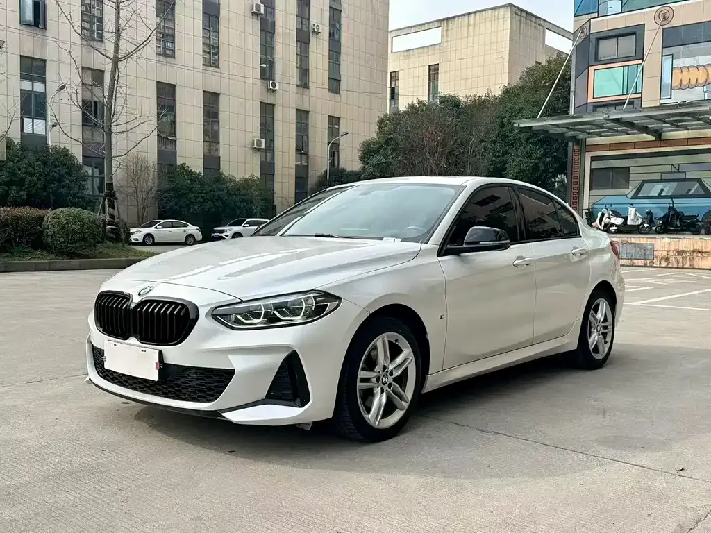 BMW 1 Series 2022 из CN, фото 1