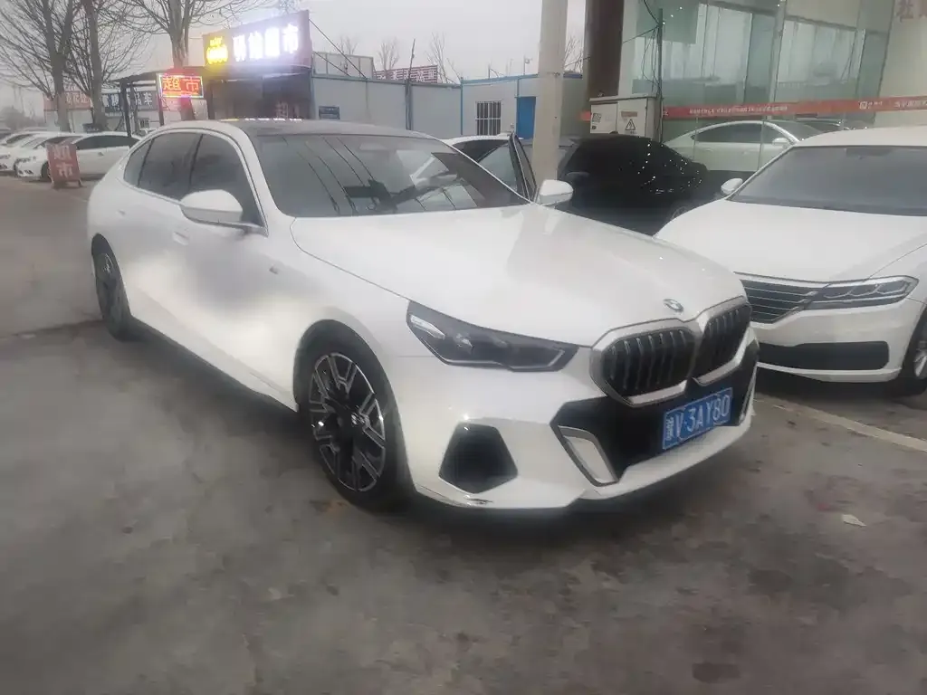 BMW 5 Series 2025 из CN, фото 8