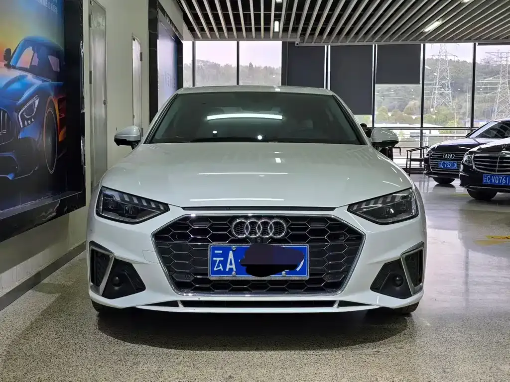Audi A4L 2021 из CN, фото 4