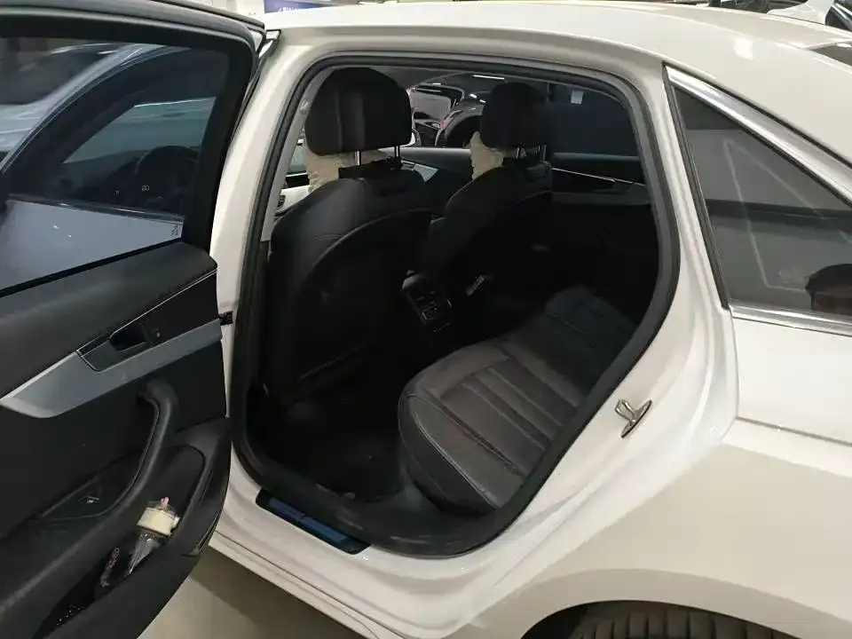 Audi A4L 2021 из CN, фото 2