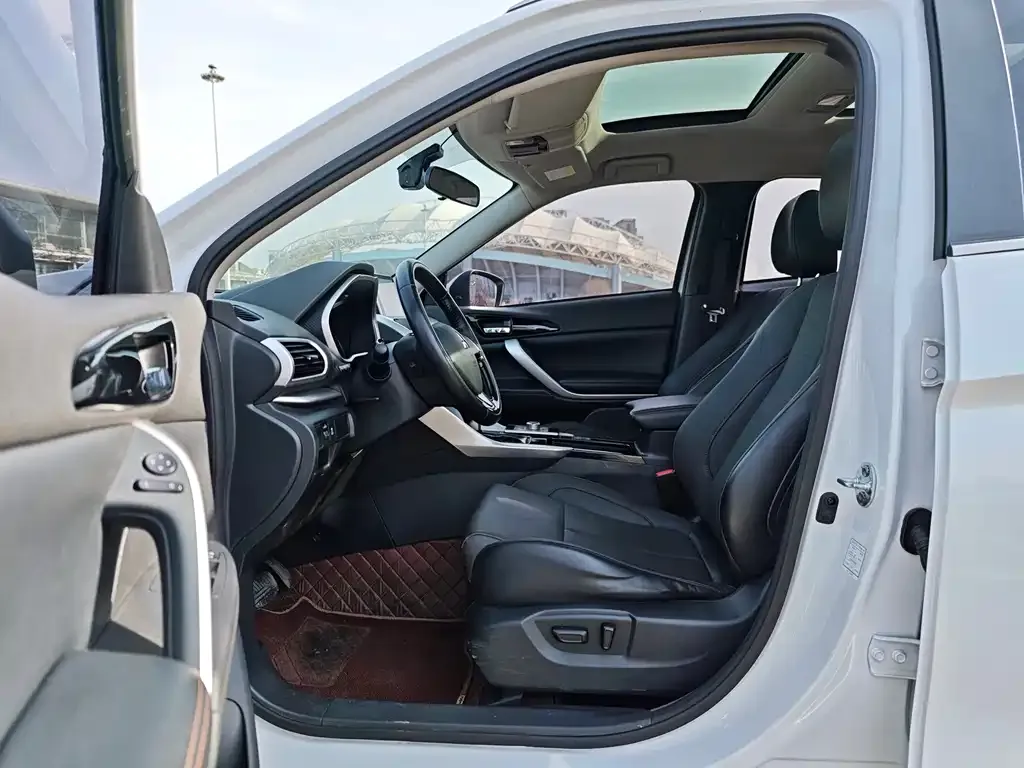 Mitsubishi Eclipse Cross — фото 2