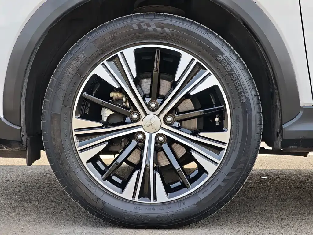 Mitsubishi Eclipse Cross — фото 4