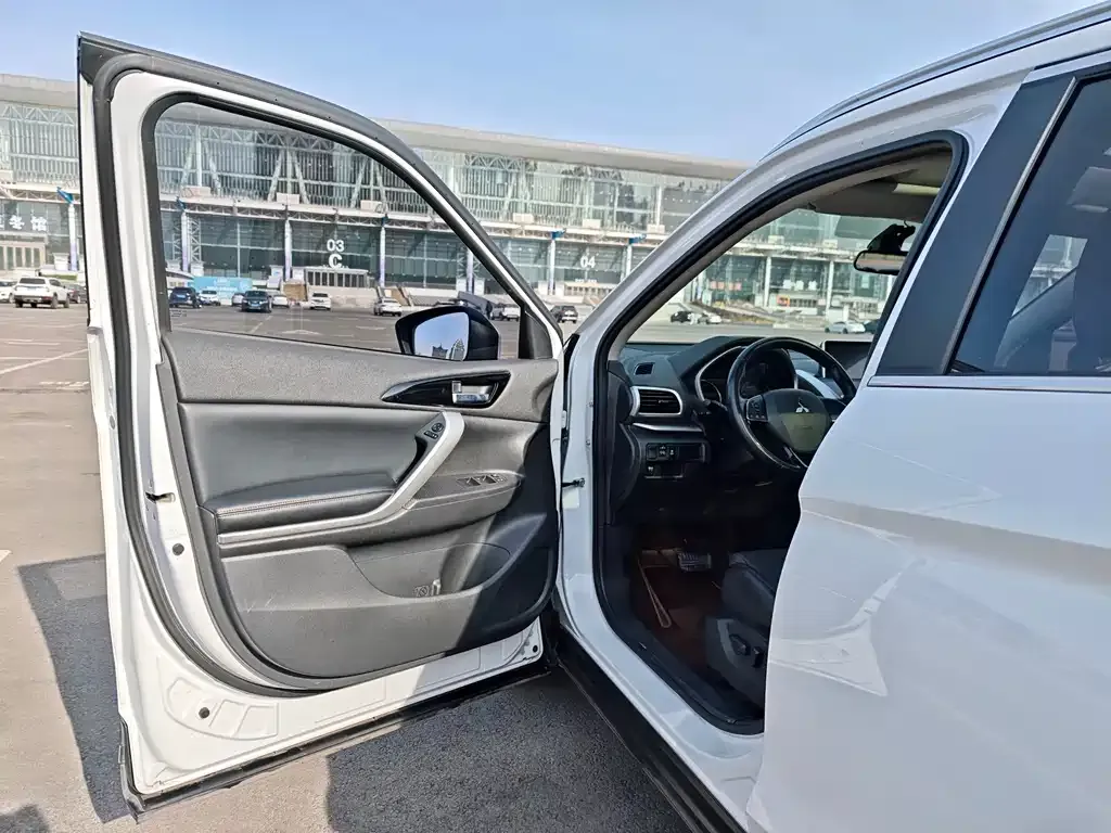 Mitsubishi Eclipse Cross — фото 6