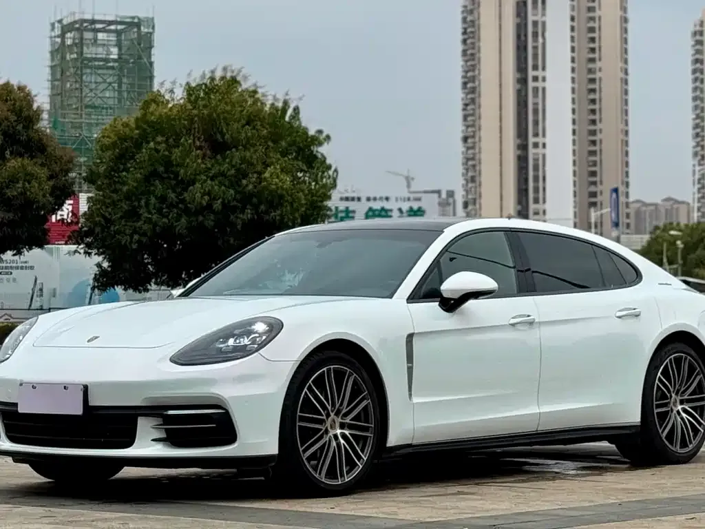 Porsche Panamera — фото 1