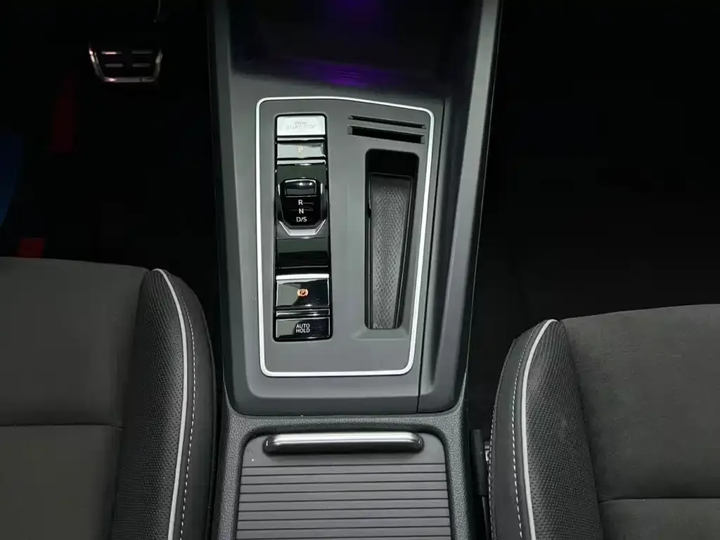 Volkswagen Golf 2021 из CN, фото 4