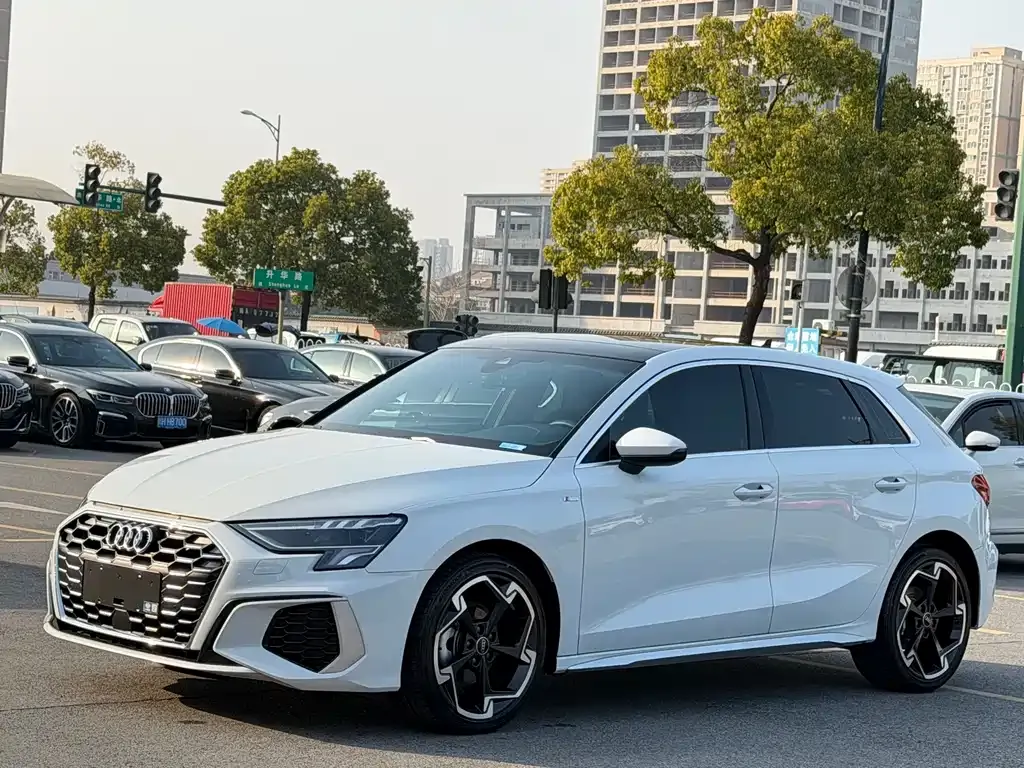 Audi A3 2023 из CN, фото 1