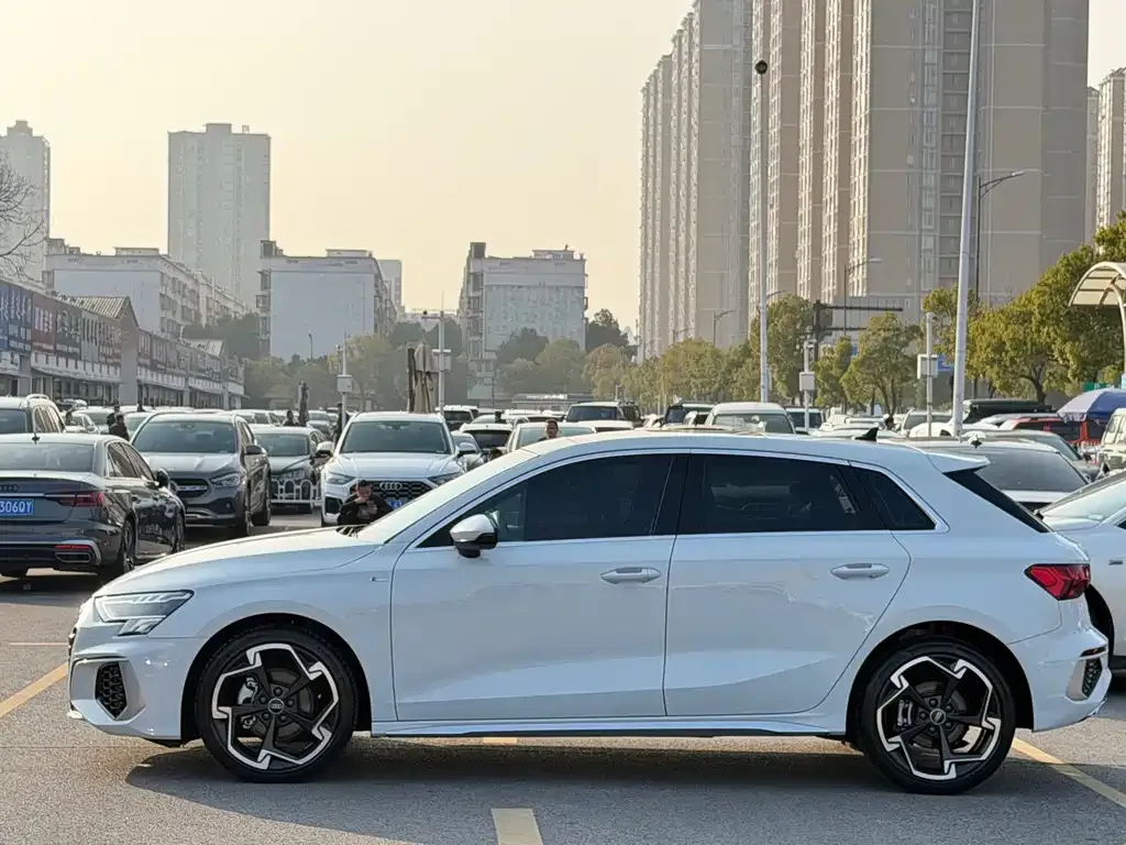 Audi A3 2023 из CN, фото 6