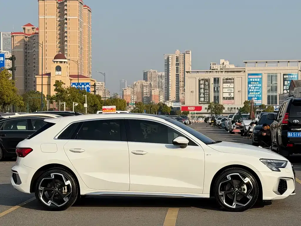 Audi A3 2023 из CN, фото 3