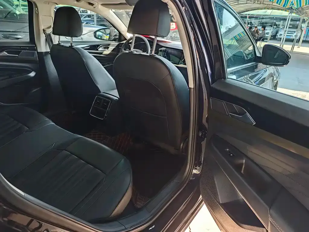 Volkswagen Passat 2021 из CN, фото 4