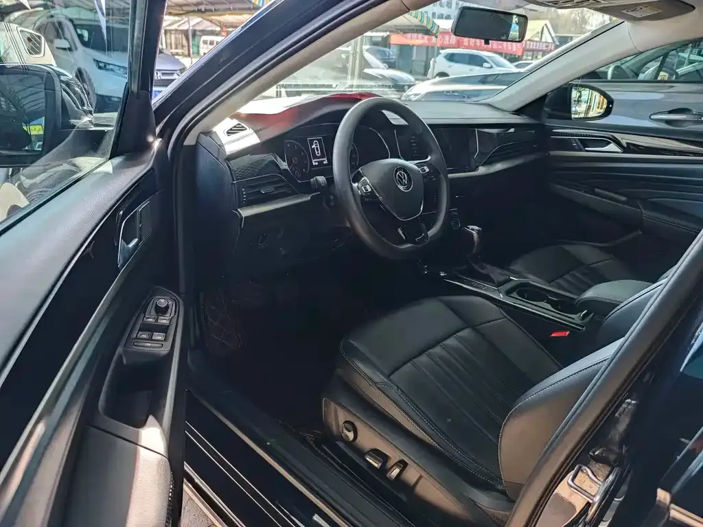 Volkswagen Passat 2021 из CN, фото 2