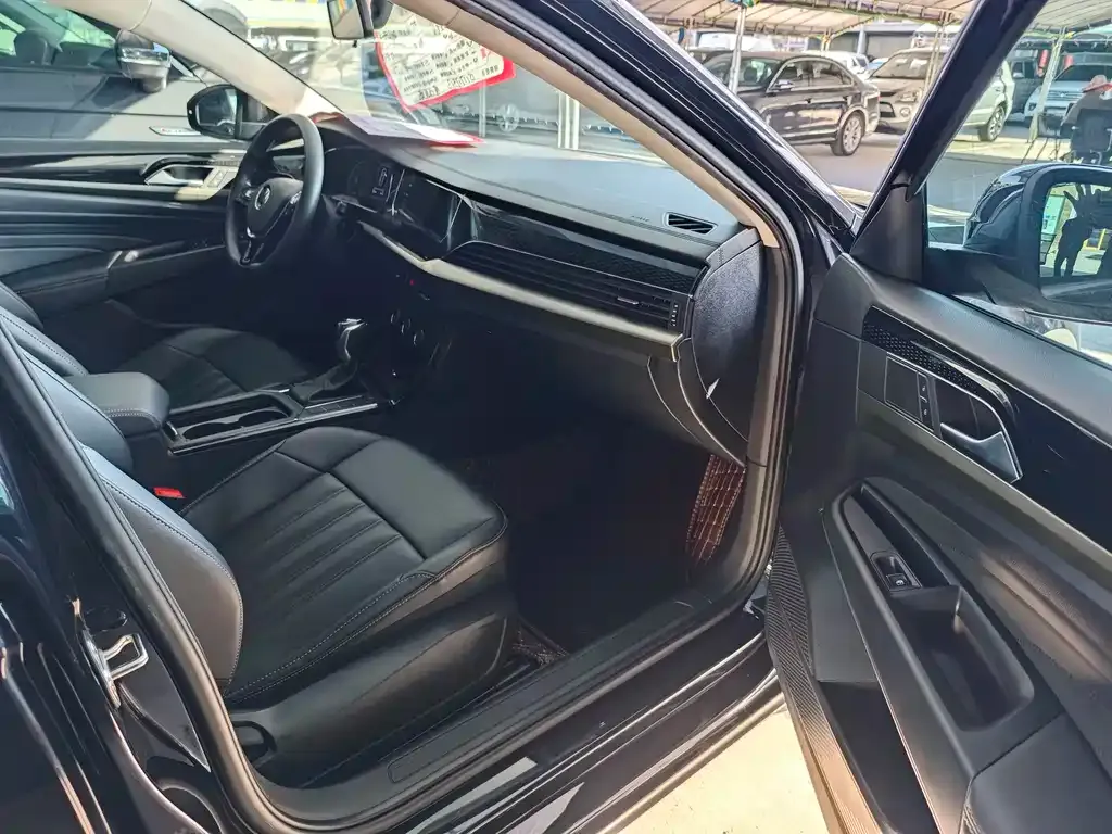Volkswagen Passat 2021 из CN, фото 3